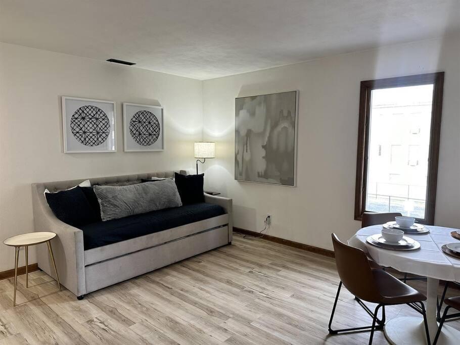Capital Suite On 6Th Street - King Bed / Downtown! Спрингфілд Екстер'єр фото